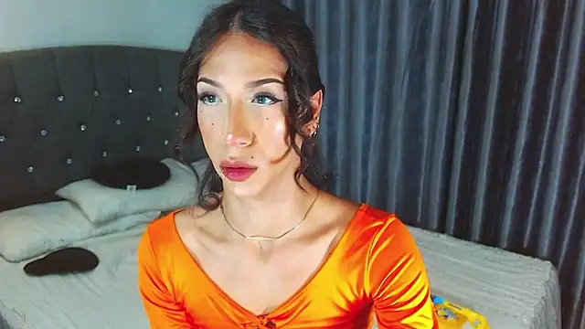 Snapshot of Kenisha_Sweet chatting on October 8, 2025, 10:10 pm Kenisha Sweet online show from October 8, 2025, 10:10 pm