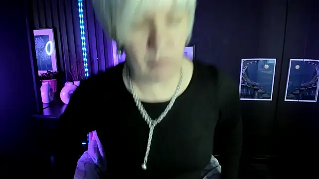 CarmenSoft online show from November 14, 2025, 8:45 pm