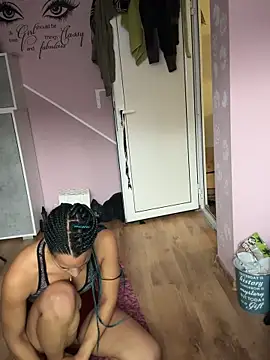 Snapshot of AaliyahHarris chatting on December 2, 2024, 11:40 am AaliyahHarris online show from December 2, 2024, 11:40 am