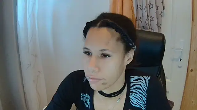 Snapshot of AaliyahHarris chatting on November 6, 2025, 12:31 pm AaliyahHarris online show from November 6, 2025, 12:31 pm