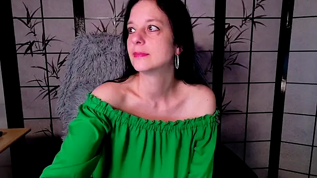 Snapshot of _Sweetlonglips_ chatting on June 12, 2026, 6:22 am Sweetlonglips online show from June 12, 2026, 6:22 am