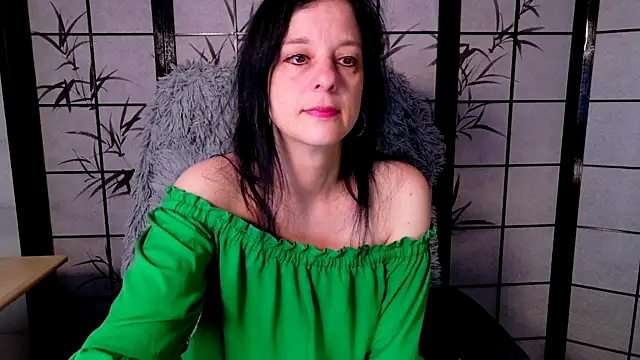 Snapshot of _Sweetlonglips_ chatting on June 14, 2026, 7:31 am Sweetlonglips online show from June 14, 2026, 7:31 am