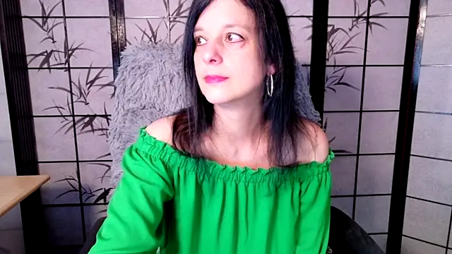 Snapshot of _Sweetlonglips_ chatting on June 7, 2026, 8:19 am Sweetlonglips online show from June 7, 2026, 8:19 am
