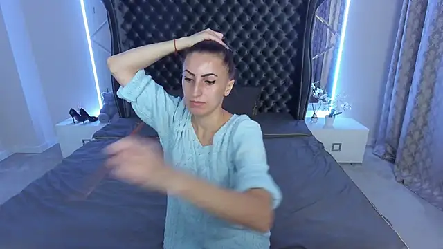 Rebecca Diamond online show from November 5, 2025, 6:27 am