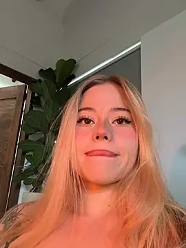 curchez  online show from February 17, 2026, 7:55 pm