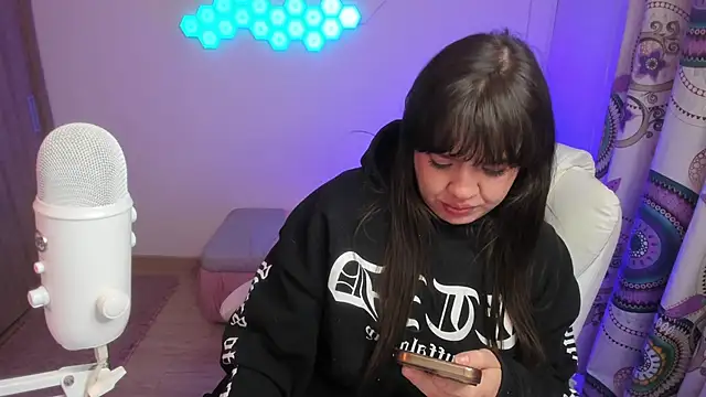 sophia grants online show from October 15, 2025, 7:16 am