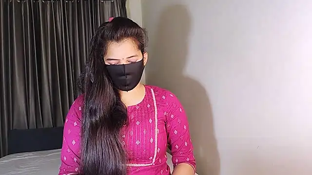 YourLovelyQueen online show from January 25, 2025, 4:34 am