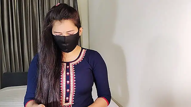 YourLovelyQueen online show from January 18, 2025, 3:53 am