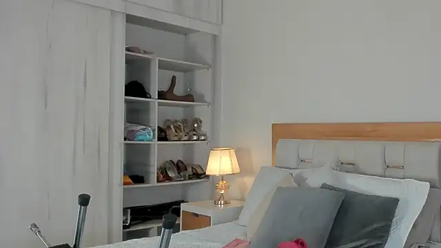 elena mature online show from October 4, 2025, 7:04 pm