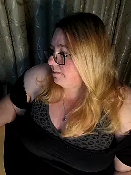 Snapshot of Iceprincess2bad4u chatting on June 9, 2026, 6:09 pm Iceprincess2bad4u online show from June 9, 2026, 6:09 pm