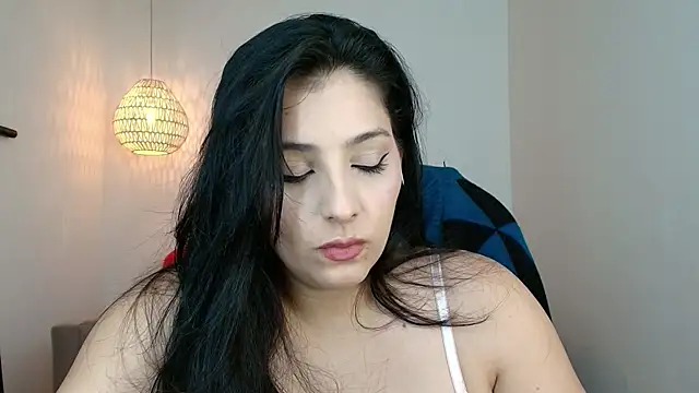 Snapshot of YummyAnna_ chatting on November 5, 2025, 8:01 pm YummyAnna online show from November 5, 2025, 8:01 pm