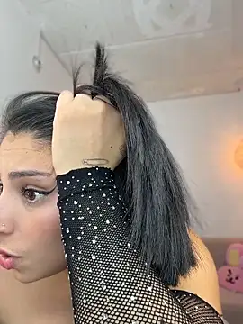 YummyAnna  online show from April 24, 2026, 8:33 pm