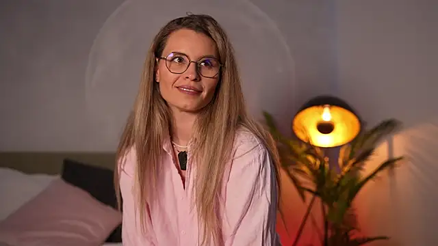 BrandyWhite online show from April 21, 2026, 7:04 am