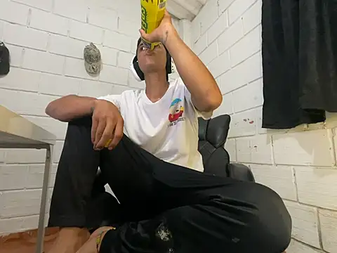 Max TheHorseDick online show from June 19, 2026, 2:06 am