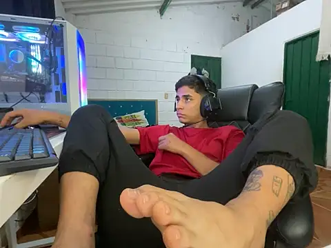 Max TheHorseDick online show from April 6, 2026, 4:46 am