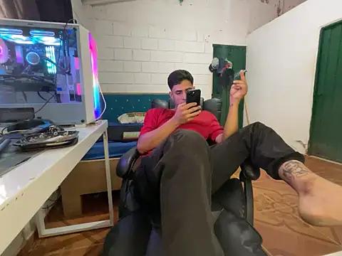 Max TheHorseDick online show from April 4, 2026, 7:42 pm