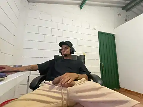 Max TheHorseDick online show from November 8, 2025, 10:46 pm