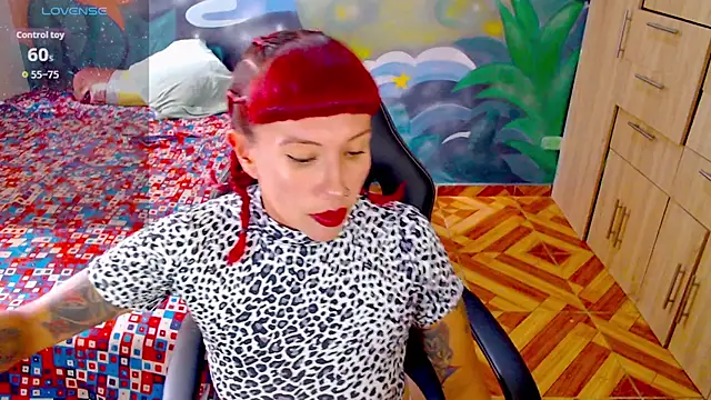 Eimy lorens online show from October 31, 2025, 7:54 pm