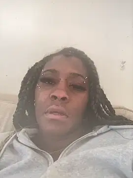 Foreignthababyy online show from November 27, 2025, 2:17 pm