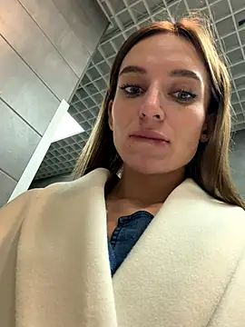 -AngelAri- online show from November 20, 2025, 9:15 pm