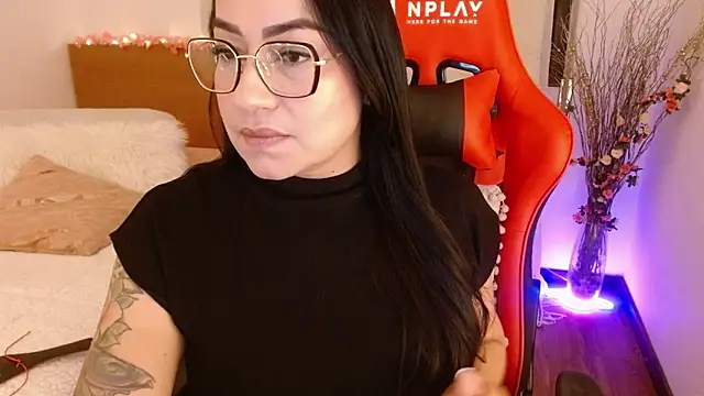 Snapshot of lucy_luu_ chatting on December 12, 2024, 1:32 am lucy luu online show from December 12, 2024, 1:32 am