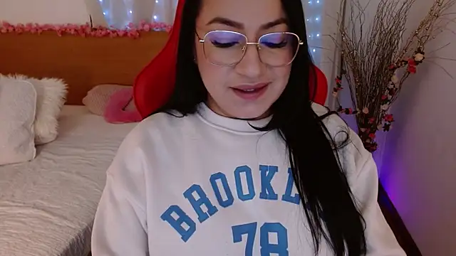 Snapshot of lucy_luu_ chatting on March 5, 2025, 7:27 pm lucy luu online show from March 5, 2025, 7:27 pm