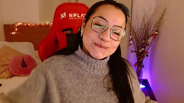 Snapshot of lucy_luu_ chatting on December 4, 2024, 11:30 pm lucy luu online show from December 4, 2024, 11:30 pm