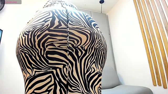 AlishaPalmer online show from November 15, 2025, 12:20 pm