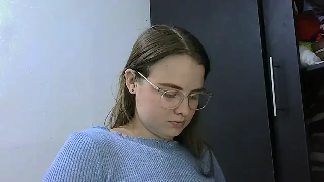 HellenMiyer1111 online show from March 12, 2026, 4:55 pm