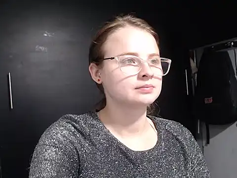 Snapshot of HellenMiyer1111 chatting on February 14, 2025, 1:56 am HellenMiyer1111 online show from February 14, 2025, 1:56 am