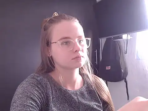 Snapshot of HellenMiyer1111 chatting on February 13, 2025, 7:21 pm HellenMiyer1111 online show from February 13, 2025, 7:21 pm