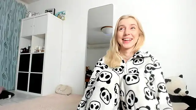 KenzieDawton online show from November 6, 2025, 4:49 am