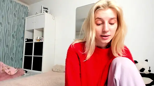 Snapshot of KenzieDawton chatting on December 15, 2024, 5:13 am KenzieDawton online show from December 15, 2024, 5:13 am