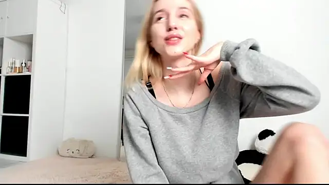 Snapshot of KenzieDawton chatting on December 21, 2024, 4:41 am KenzieDawton online show from December 21, 2024, 4:41 am
