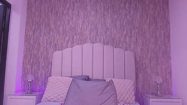 raven lilith  online show from April 21, 2026, 3:13 am