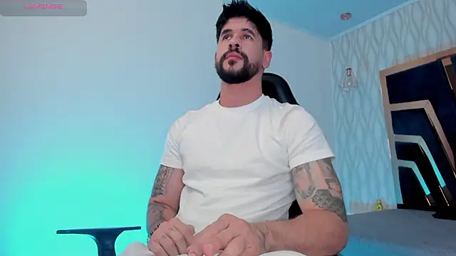 Snapshot of Petesevans chatting on February 24, 2026, 11:27 pm Petesevans online show from February 24, 2026, 11:27 pm