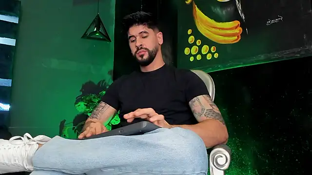 Snapshot of Petesevans chatting on February 10, 2026, 11:26 pm Petesevans online show from February 10, 2026, 11:26 pm