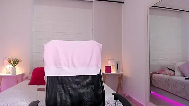 SophiaaStone online show from March 28, 2026, 12:06 pm