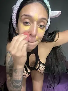 kiaraglam2 online show from March 19, 2025, 5:08 am