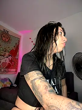 kiaraglam2 online show from October 15, 2025, 1:19 pm