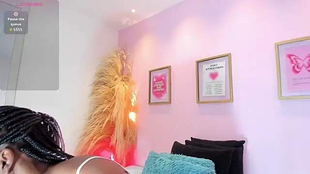 Snapshot of EmmySweett chatting on November 6, 2025, 8:13 pm EmmySweett online show from November 6, 2025, 8:13 pm