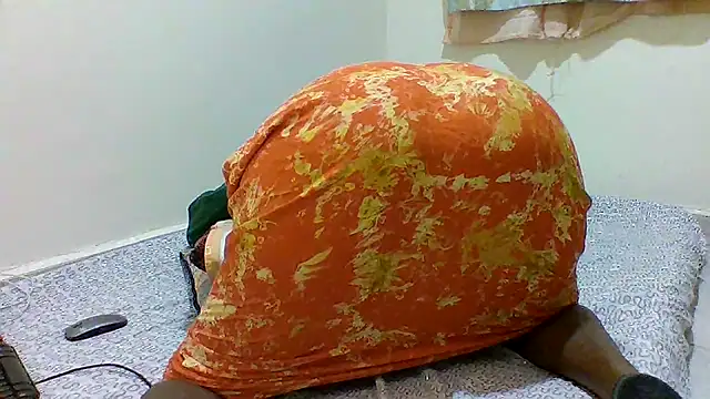 sweetelle09 online show from May 17, 2026, 7:03 pm
