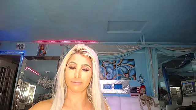 Snapshot of ADRIANNA_FOX chatting on March 19, 2025, 10:22 am ADRIANNA FOX online show from March 19, 2025, 10:22 am