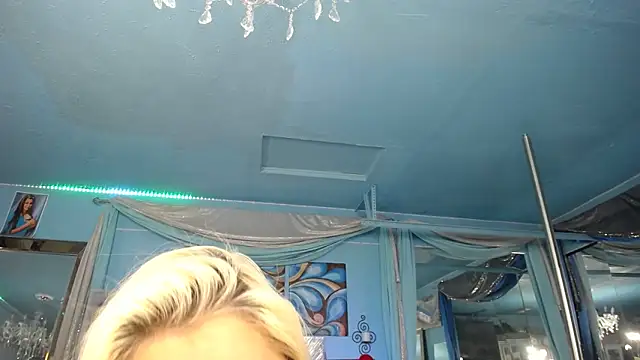 Snapshot of ADRIANNA_FOX chatting on September 29, 2025, 12:22 pm ADRIANNA FOX online show from September 29, 2025, 12:22 pm