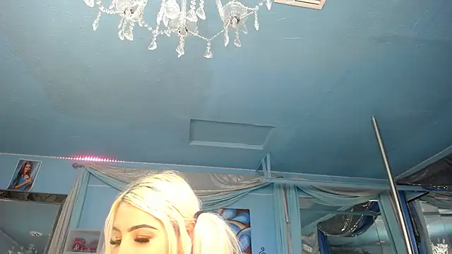 ADRIANNA FOX online show from November 27, 2025, 10:43 pm