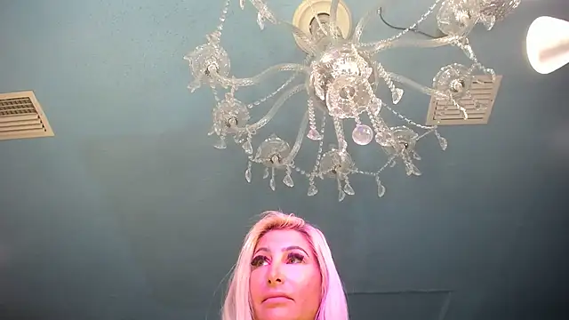 Snapshot of ADRIANNA_FOX chatting on March 18, 2025, 1:13 am ADRIANNA FOX online show from March 18, 2025, 1:13 am