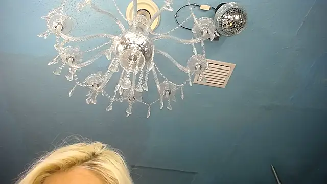 ADRIANNA FOX online show from October 17, 2025, 6:17 am