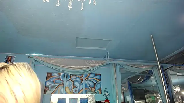 Snapshot of ADRIANNA_FOX chatting on September 24, 2025, 4:02 pm ADRIANNA FOX online show from September 24, 2025, 4:02 pm