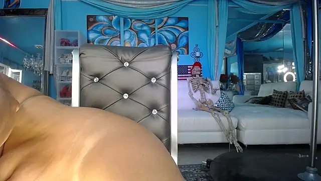 Snapshot of ADRIANNA_FOX chatting on October 9, 2025, 9:43 am ADRIANNA FOX online show from October 9, 2025, 9:43 am