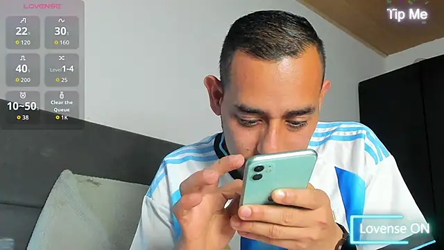 jhonyalzate2 online show from April 1, 2026, 1:30 am